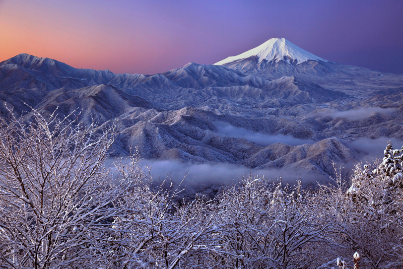 第２８回 秀麗富嶽十二景写真コンテスト 最優秀賞 雪化粧の朝 竹端 榮