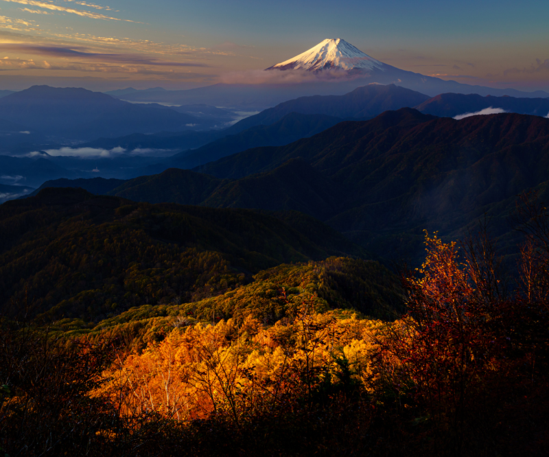 第２９回 秀麗富嶽十二景写真コンテスト 入賞 瞬光に染まる 小俣 仁
