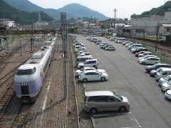 大月駅西駐車場