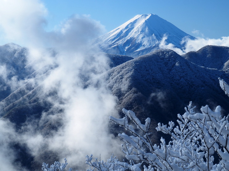 笹子雁ケ腹摺山からの絶景