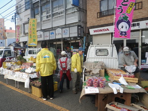 大ツキ軽トラ市の様子