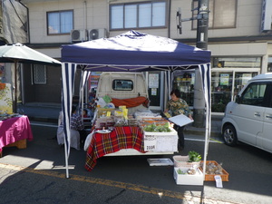 大ツキ軽トラ市の様子