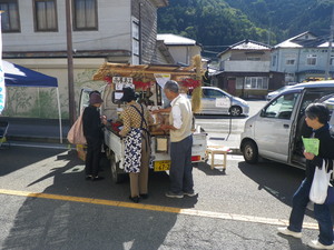 大ツキ軽トラ市の様子