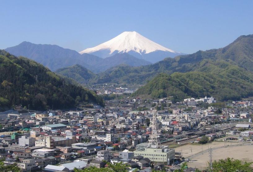大月市街と富士山の写真